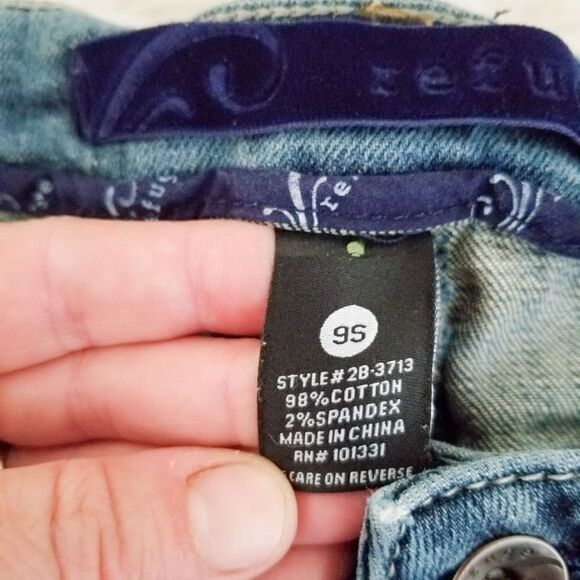 Refuge denim heavy distressing - Picture 5 of 7